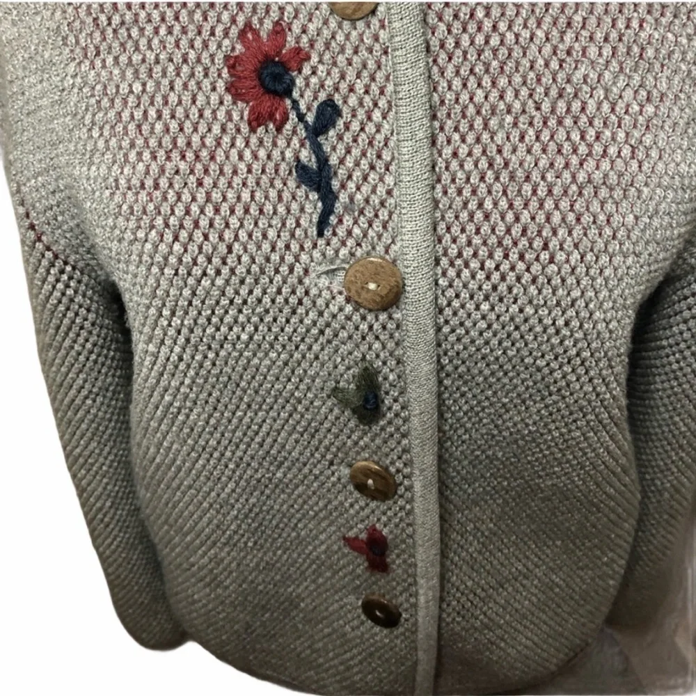 Vintage Geiger Austrian Wool Cardigan Size 36 – Folk Embroidery, Wooden Buttons
